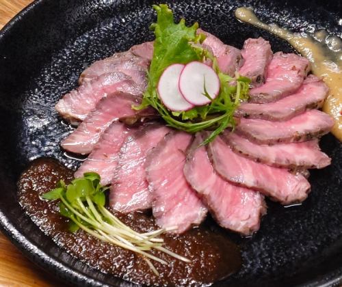 3時間じっくり火入れしたローストビーフ
