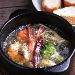 ずりのアヒージョ/えびのアヒージョ/サバ缶アヒージョ