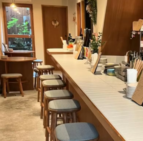 【一人の時間を贅沢に】カウンター席での食事はいつもとは違う贅沢感があります☆お料理は、すべてがアートのように美しく、食欲をそそります!気軽に立ち寄れる雰囲気が、あなたをお待ちしております♪