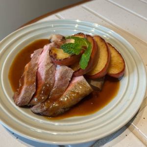 京都ぽーくと焼きりんご~マデラソース~