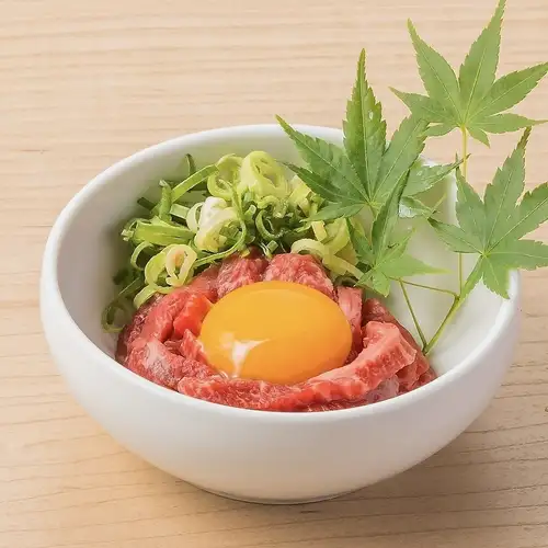 炙りユッケ