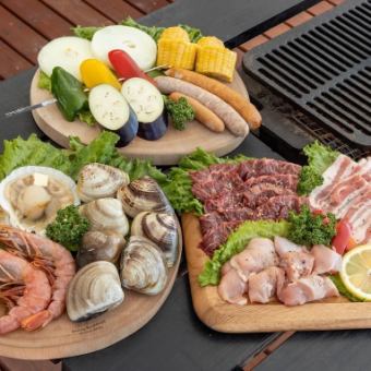 BBQ set with seafood 4,000 yen per person (tax included)