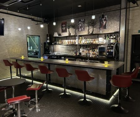 メインカウンター9席