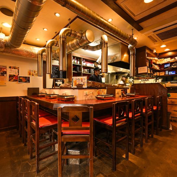 温かみのある大衆的な空間で、昼から焼肉とお酒が楽しめる一軒。カウンターでのんびり一人焼肉も、グループでの宴会もOK。駅チカでアクセス抜群、貸切利用も相談可能です!