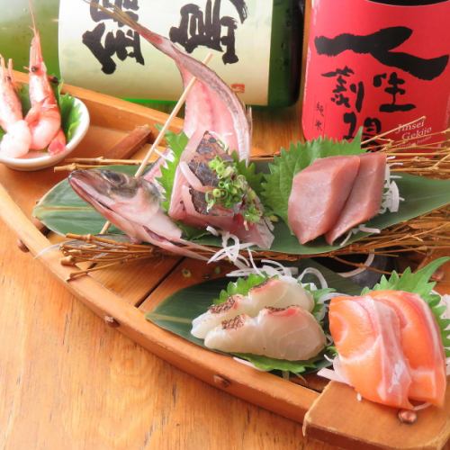 If you want to eat exquisite seafood, the sashimi platter is a must!