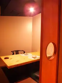 【掘りごたつ個室：2名～3名】掘りごたつの少人数向けの個室。ゆったりとおくつろぎください。