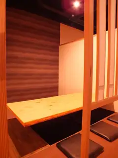 【掘りごたつ個室：2名～6名】足を伸ばしてくつろげる掘りごたつ個室席。