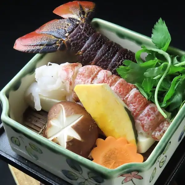 【旨みを丸ごと閉じ込める】ぷりっぷりの食感がたまらない豪華な伊勢海老の蒸籠蒸しをぜひご堪能ください♪