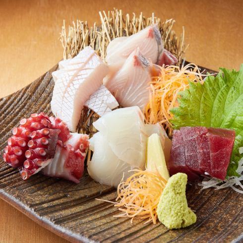 Carefully selected fresh fish delivered directly from the market! Goes perfectly with local sake♪
