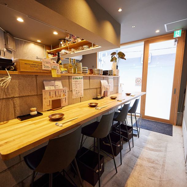 <Counter - 8 seats> Counter seats where you can spend a comfortable time in a casual atmosphere.One person can also come to the store without hesitation.Please use it after work, on a date, or after a meeting with friends or colleagues♪