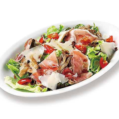 Prosciutto and 3 kinds of mushroom salad with balsamic dressing