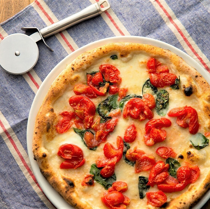 ガラス張りのオシャレなお店で世界レベルのPIZZAを★女子会に♪