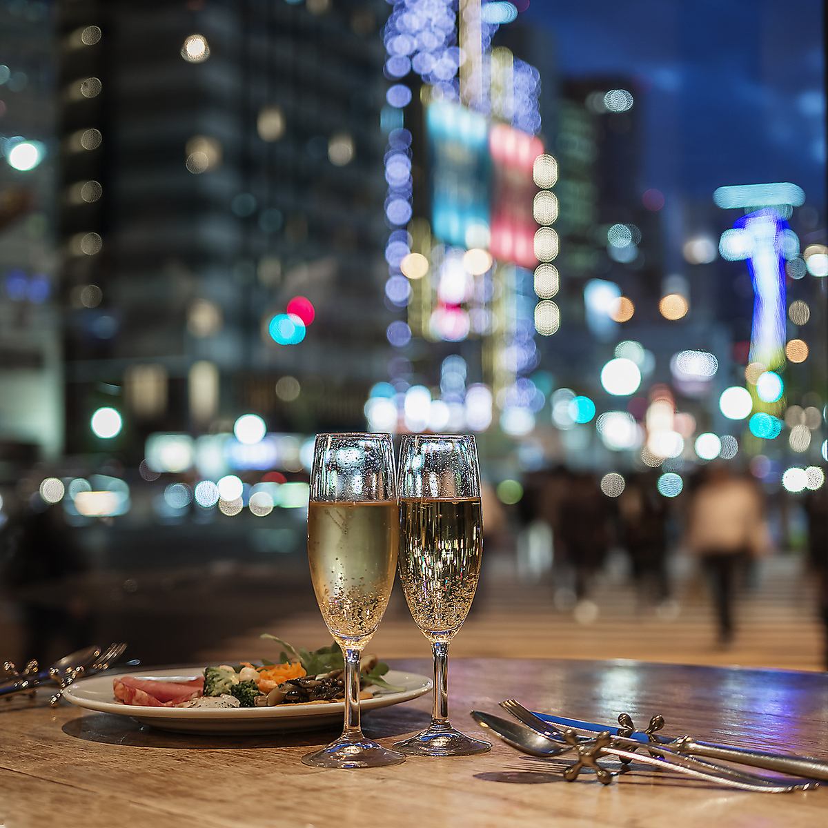 雰囲気◎窯焼きピッツァが絶品♪飲み放題付コースも多数ご用意★