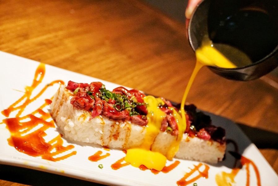 tsukune和肉寿司等各种创意菜肴