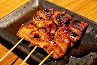 1알 만배 꼬치 가이세키 코스 90분 무제한 3850엔(부가세 포함)