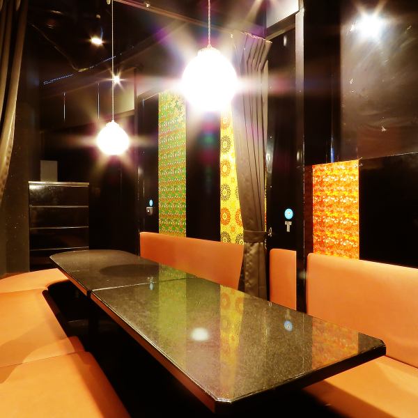 ◆~Japanese-style private room・modern art~◆A relaxing private room with an atmospheric feel♪Perfect for banquet courses, birthdays, and girls' nights out♪For unforgettable memories... This private room is perfect for birthday celebrations and girls' nights out.A complimentary surprise with a special dessert plate.Please make a reservation in advance.