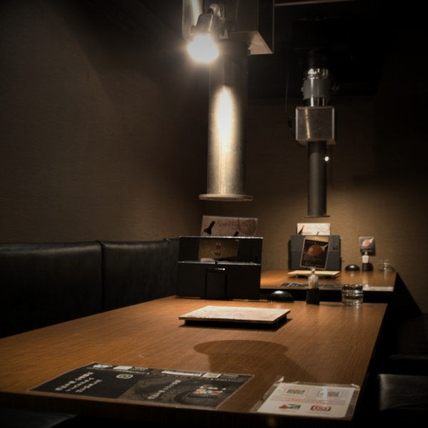 The calming Japanese modern space can be used for any occasion.We can accommodate a maximum of 36 people for business entertainment, dinners, banquets, drinking parties, dates, anniversaries, and more! Leave it to Ushitora to cater for everything from small drinking parties to large banquets.