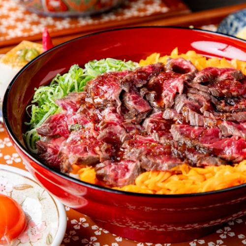 小鉢と肉まぶしのお膳