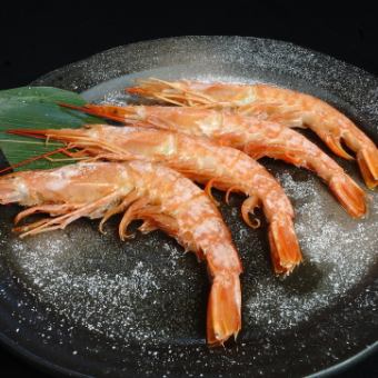 Grilled red shrimp with salt