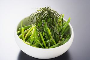 Sesame and green onion salad