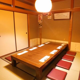 All private rooms on the second floor are tatami mats.We have large and small private rooms that can be used by 3 people to a large number of people.