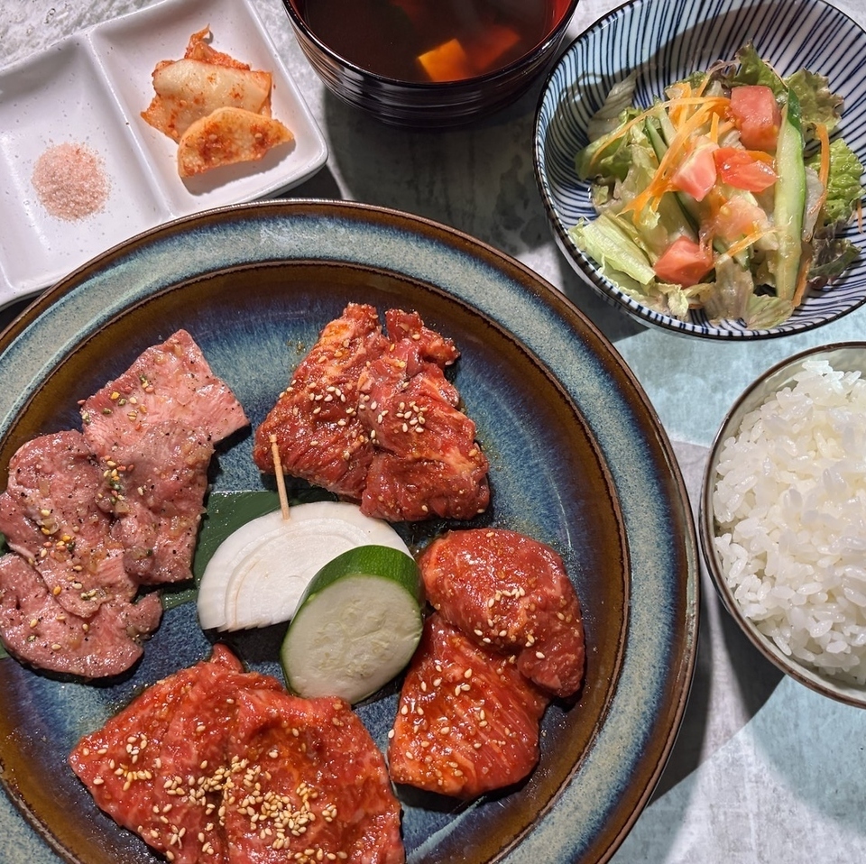 店名の通り「ご飯泥棒」な逸品揃い！お腹いっぱい召し上がれ