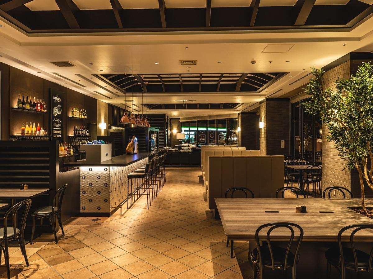 大人気の牛ロースステーキなど心行くまでにお楽しみください。