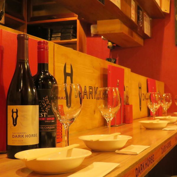 [Counter seats] The spacious counter seats are recommended for dates and bar use ♪ Please enjoy delicious meat and a recommended bottle of wine that goes well with it.It is a homey space where even one person can feel free to go.