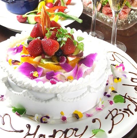 The anniversary cake course includes all-you-can-drink for 3,500 yen♪