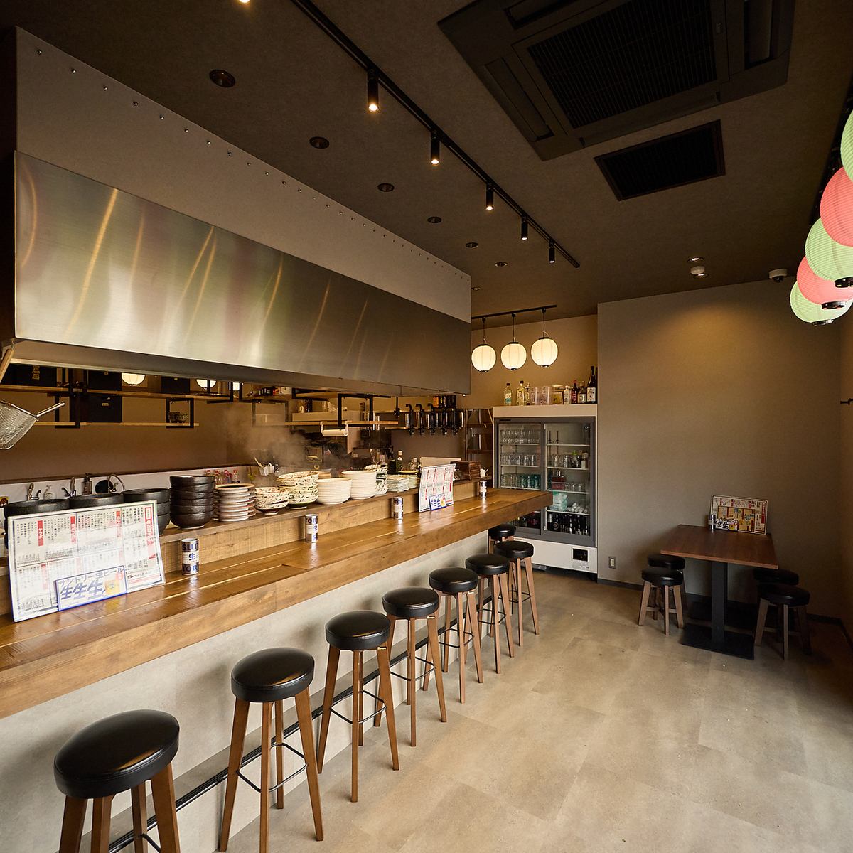 カウンターのお席は距離感も近く、デートにぴったりのお席です☆