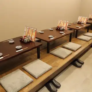 お座敷のテーブルはご家族様でのご利用や宴会に最適です!!