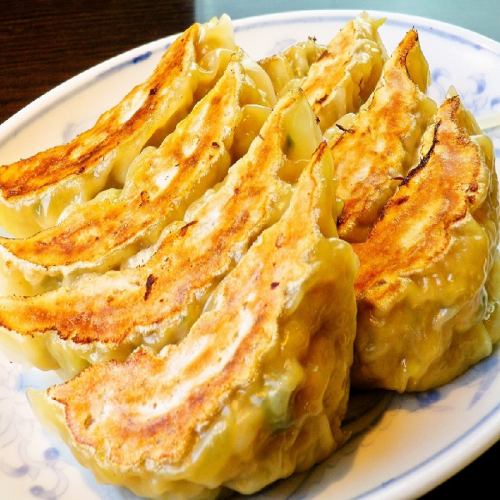 Plenty of exquisite red bean paste that has been passed down for generations! [Gyoza (8 pieces)]