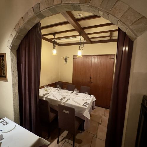 Great for business entertainment, anniversaries, etc.