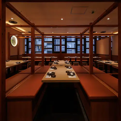<p>40名～80名までOK☆大人数でご宴会が可能です★お店丸ごと貸切などはお気軽にご相談下さい。</p>