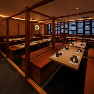 団体様でご利用いただける個室はご予約必須！宴会に最適な広々個室は人気のお席です★リピーターのお客様も多数♪喧騒を忘れられるくらいに上品で優雅な個室を完備しておりますのでぜひご利用ください！