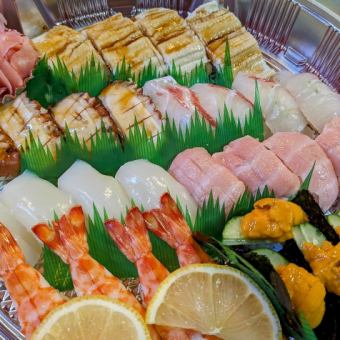 上寿司盛り合わせ4人前（28個入り）・・・16,000円（税込み）