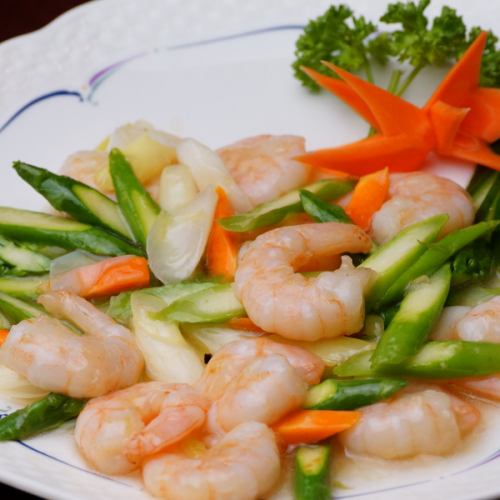 Fried shrimp and asparagus