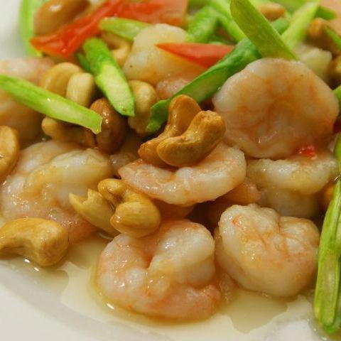 Fried shrimp and cashew nuts