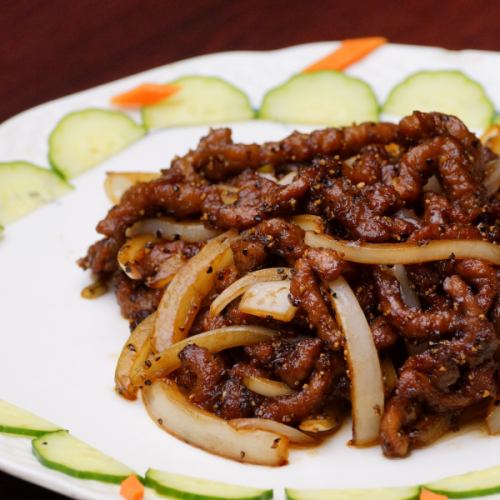 Stir-fried beef and onion black pepper