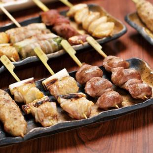 周一、周二【5种炭烤串套餐+甜点】（共8道菜）5,500日元（含无限畅饮）