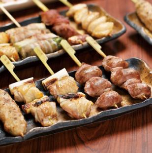 周一、周二【5种炭烤串套餐+甜点】（共8道菜）5,500日元（含无限畅饮）