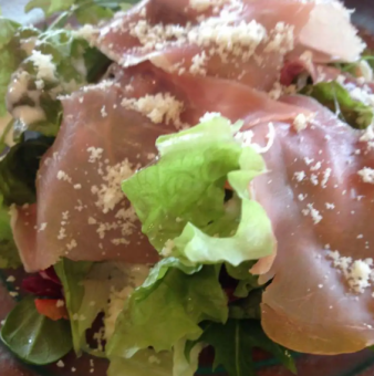 色々きのこのイタリアンサラダ/生ハムのシーザーサラダ