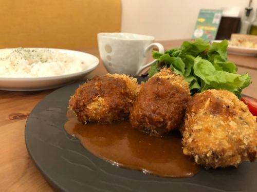【Cランチ】ボロネーゼクリームコロッケ3ヶ、スープ、ライス
