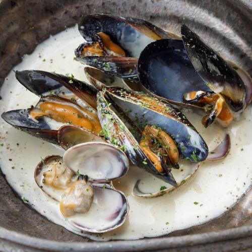 Gorgonzola steamed clams and mussels
