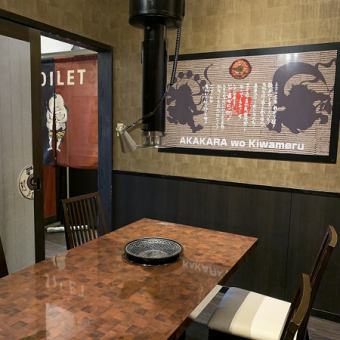 일본과 서양이 융합한 현대적인 테이블 개인실.신점포이므로 내장도 예뻐요♪(2명 가능, 4명 가능, 10~20명 가능)