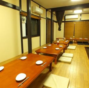 这是一间榻榻米房间，可容纳10至30人。