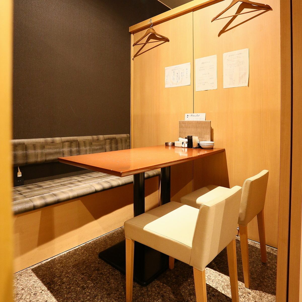 ご家族・友人などのプライベートな集まりに最適な、個室も完備！