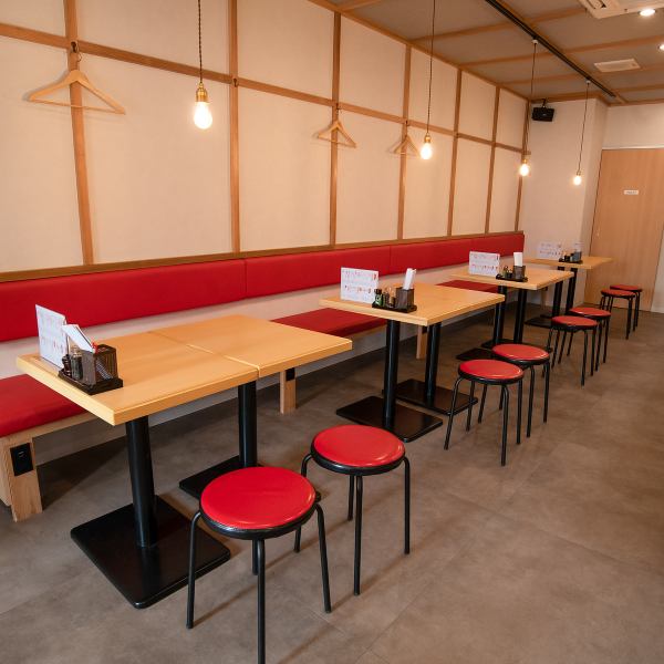 There are also table seats that can be used by multiple people.