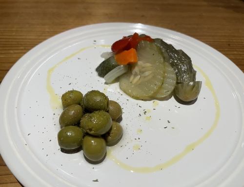 オリーブとピクルス