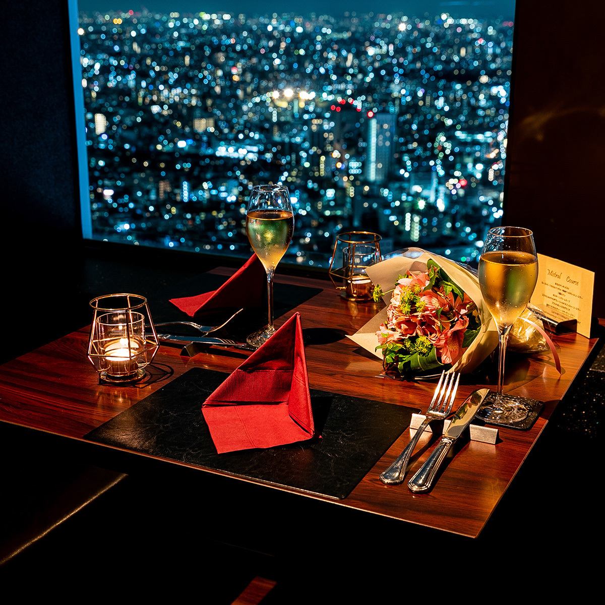 All seats are couple sofa seats ♪ Create an extraordinary view with a panoramic night view!